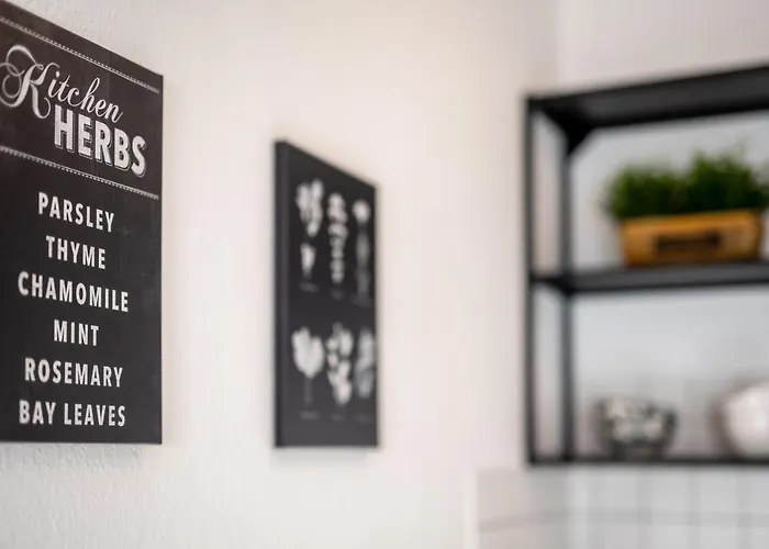 Moderne Eg-wohnung In Sudenburg Mit Parkplatz, Top Anbindung شقة