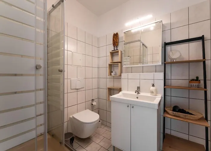 Moderne Eg-wohnung In Sudenburg Mit Parkplatz, Top Anbindung شقة